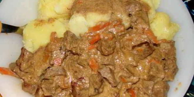 Рецепт гуляша из говядины со сметаной