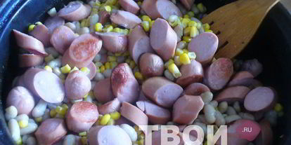 Шаг 2: гуляша из сосисок