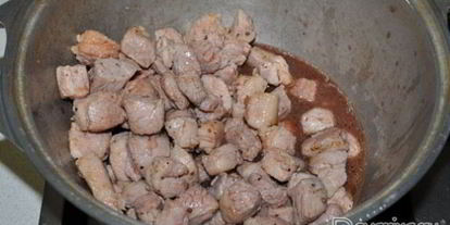 Шаг 3: гуляша из свинины с вином