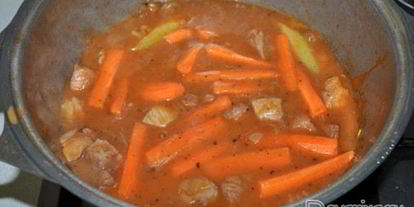 Шаг 6: гуляша из свинины с вином