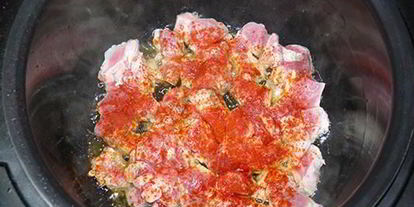 Шаг 2: гуляша из свинины в мультиварке