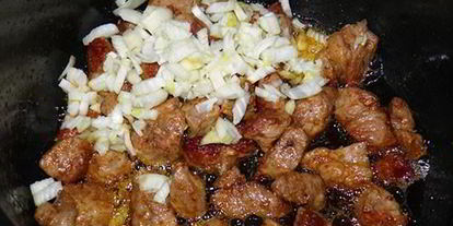 Шаг 4: гуляша из свинины в мультиварке