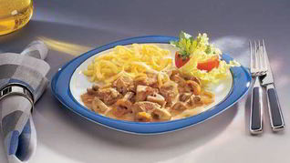 Рецепт Гуляша из теленка в сливочно-луковом соусе