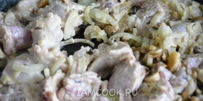 Шаг 6: куриного гуляша с грибами в соусе