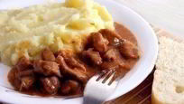 Рецепт Мясного гуляша с подливкой и картофельным пюре
