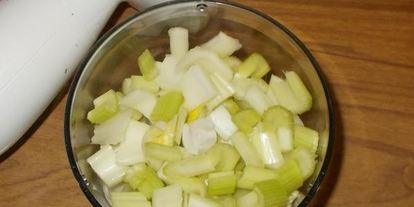 Шаг 3: томленого в сельдерее гуляш с булгуром