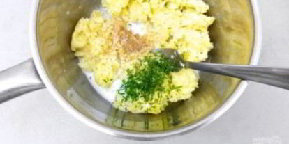 Шаг 2: картофельного пюре с креветками