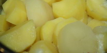 Шаг 1: картофельного пюре с плавленым сыром и топленым сливочным маслом невесомость