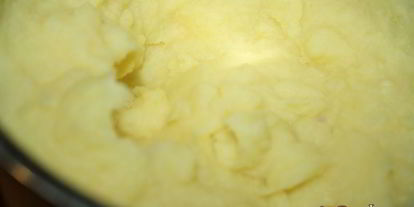 Шаг 5: картофельного пюре с плавленым сыром и топленым сливочным маслом невесомость