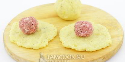 Шаг 6: клецек картофельных с мясом