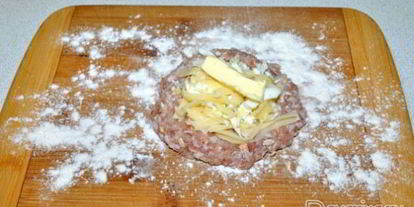 Шаг 4: котлет с начинкой в кляре