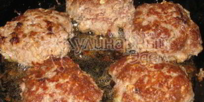 Шаг 5: котлет, тушеных с овощами