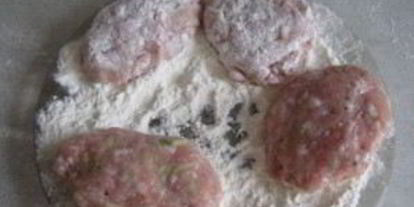 Шаг 2: мясных котлет с кабачками