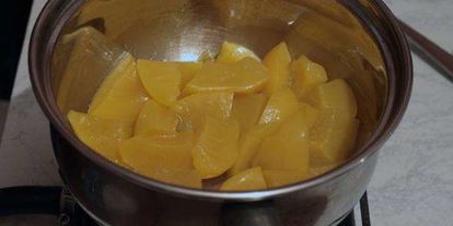 Шаг 7: свиной котлеты на косточке с абрикосами и картошкой