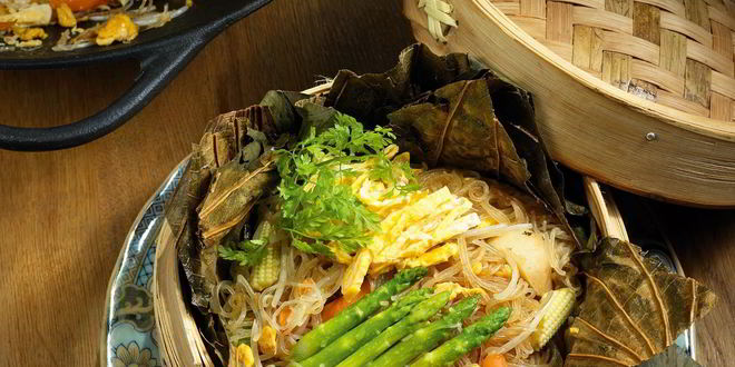 Рецепт Лапши с белыми грибами в листьях лотоса