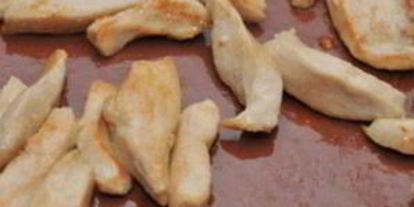 Шаг 1: лапши с курицей и грибами