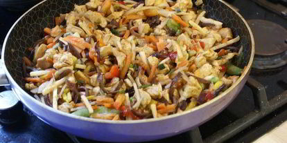 Шаг 5: лапши с овощами и курицей по-китайсков