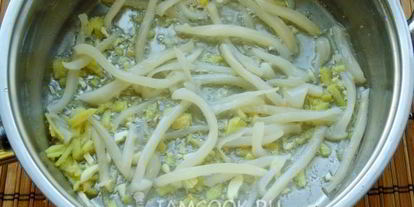 Шаг 8: лапши удон с кальмаром и овощами