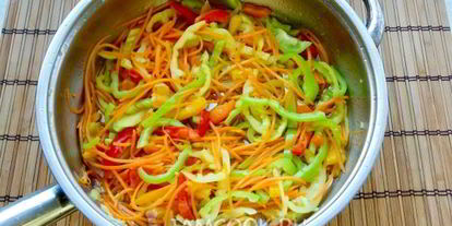 Шаг 10: лапши удон с кальмаром и овощами