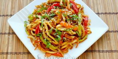 Шаг 13: лапши удон с кальмаром и овощами