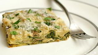 Рецепт Лазаний с курицей, грибами и шпинатом