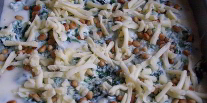 Шаг 9: лазаний со шпинатом, рикоттой и кедровыми орешками