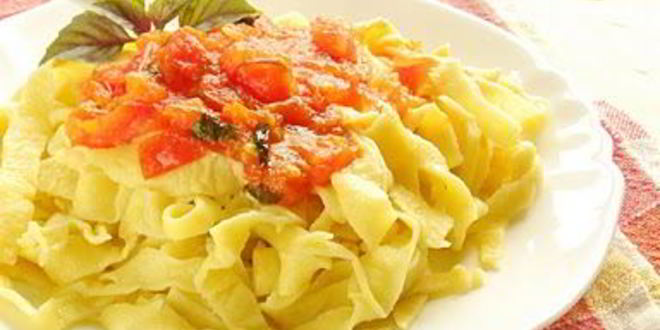 Рецепт Домашней пасты с томатным соусом и базиликом