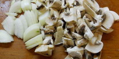 Шаг 1: макарон с курицей и шампиньонами