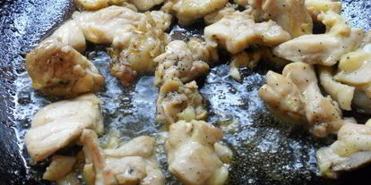 Шаг 2: макарон с курицей и шампиньонами