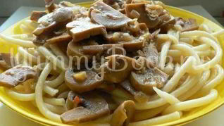 Рецепт Макарон с шампиньонами под сливочным соусом