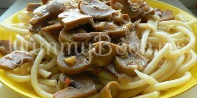 Рецепт Макарон с шампиньонами под сливочным соусом