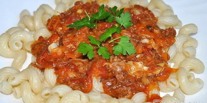 Рецепт макарон с тушенкой в томатном соусе