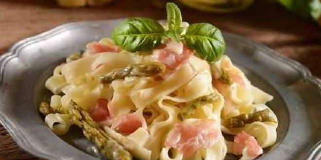 Рецепт Пасты из цельной пшеницы со спаржей и пармской ветчиной