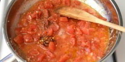 Шаг 4: пасты с креветками, базиликом и помидорами