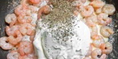 Шаг 4: пасты с креветками под соусом