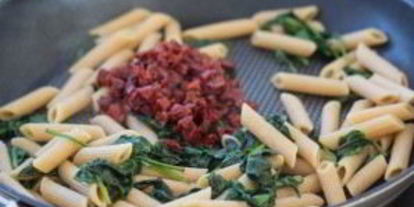 Шаг 2: пасты с лососем и шпинатом