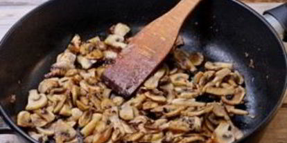 Шаг 4: пасты с ветчиной и грибами