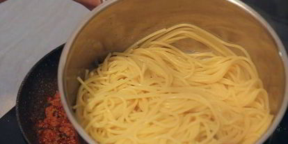 Шаг 11: спагетти под соусом болоньезе