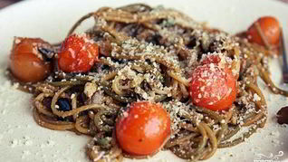 Рецепт Спагетти с черри, баклажанами и пророщенной фасолью