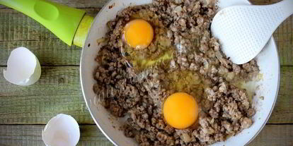 Шаг 3: спагетти с яйцом и свиным фаршем