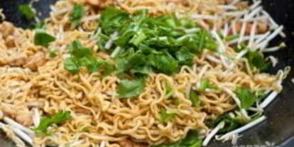 Шаг 13: жареной лапши с курицей и креветками