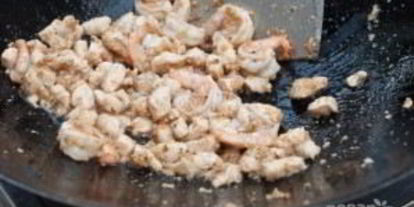 Шаг 7: жареной лапши с курицей и креветками