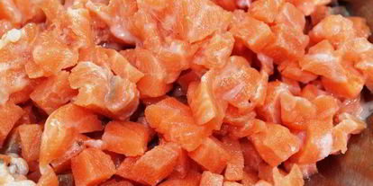 Шаг 2: мантов с семгой и шафраном