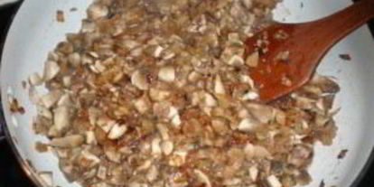 Шаг 3: мяса по-французски с грибами и помидорами