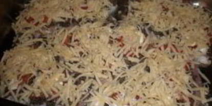 Шаг 5: мяса по-французски с грибами и помидорами