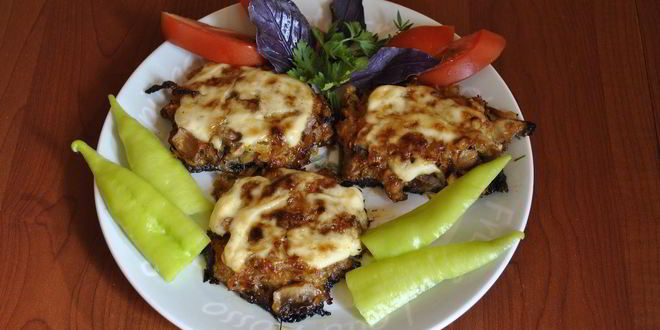 Рецепт мяса по-французски со свининой и грибами