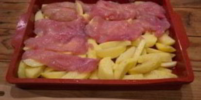 Шаг 2: мяса по-французски в духовке с картошкой