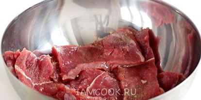 Шаг 6: мяса по-французски в духовке