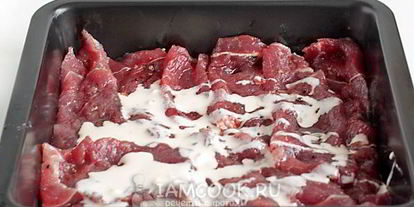 Шаг 11: мяса по-французски в духовке