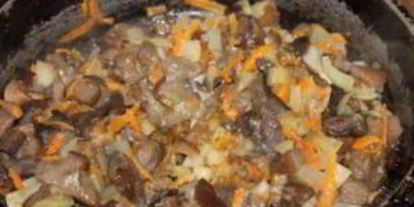 Шаг 1: мяса по-французски в горшочках